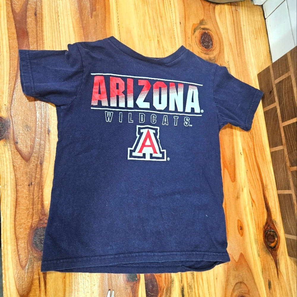 Youth 4/5 XS UofA University of Arizona Wildcats T-shirt